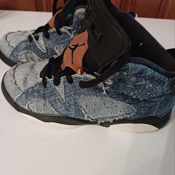 Girls Jordan 3y - Picture 1 of 4